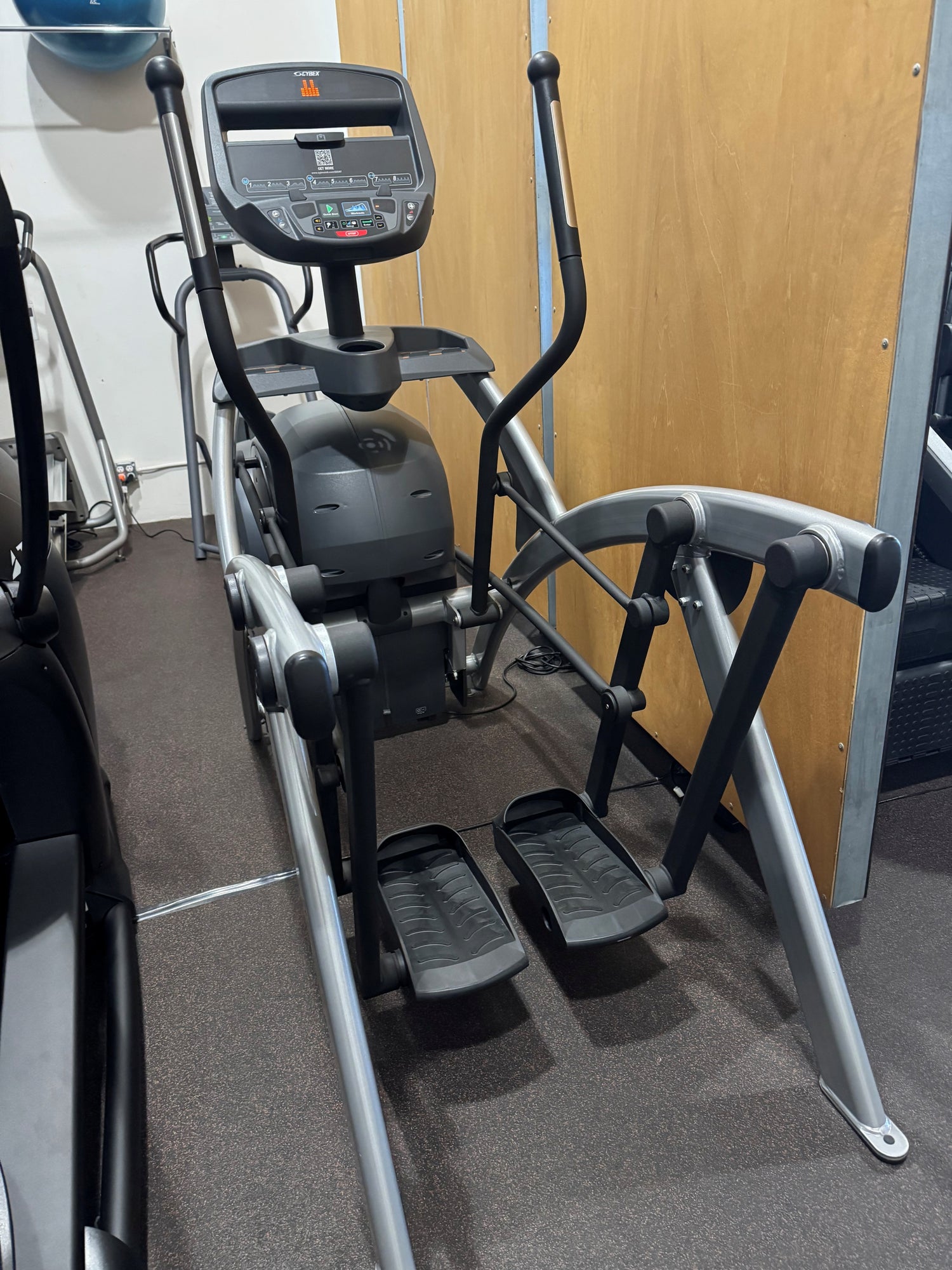 Cybex 525AT Total Body Arc Trainer