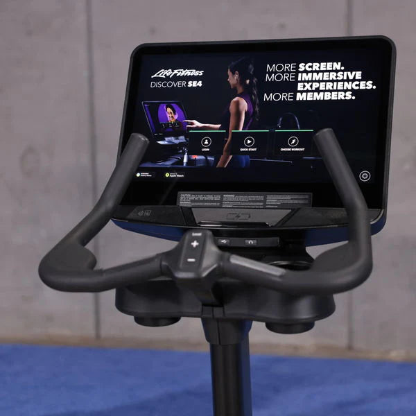 Life Fitness Club Series+ Upright Lifecycle® Bike