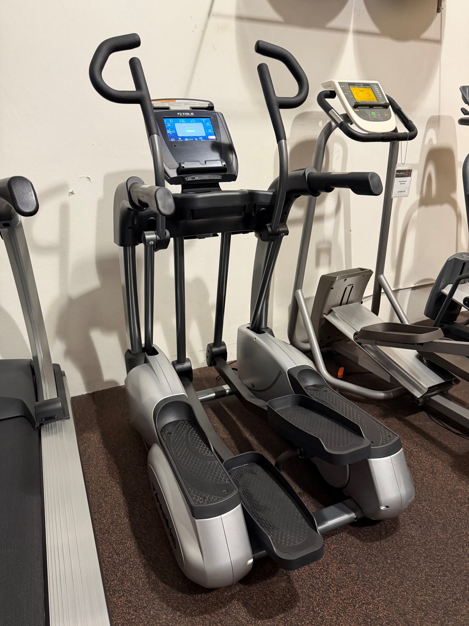 True ES700 Elliptical Trainer w/ TD9 Touch Screen